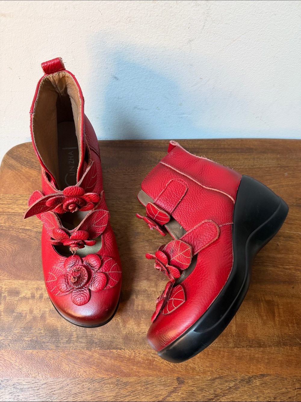 CUN ZHA Red Floral Leather Mary Jane Wedge Shoes